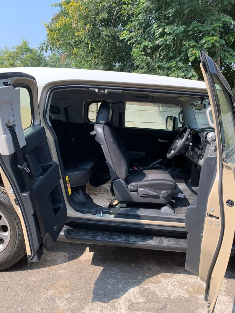 FJ Cruiser, photo 7 of 21