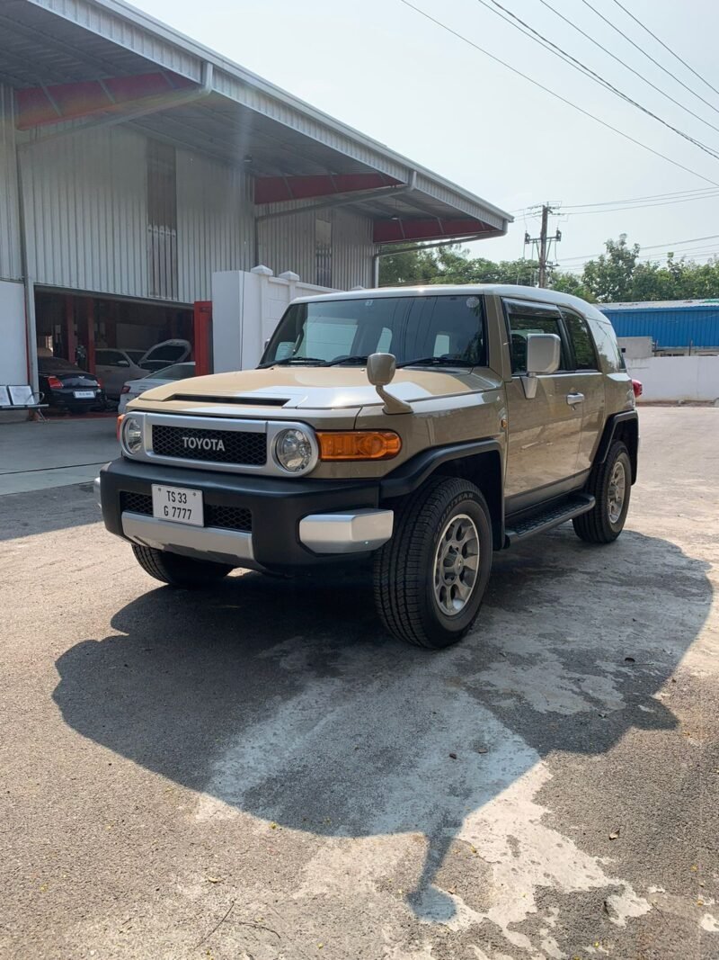 FJ Cruiser, photo 1 of 21