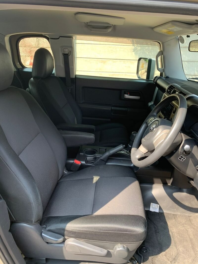 FJ Cruiser, photo 12 of 21
