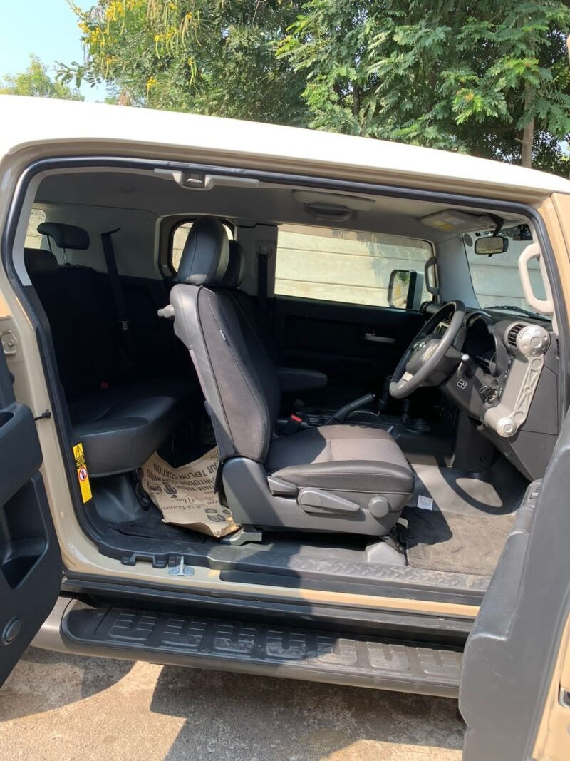 FJ Cruiser, photo 17 of 21