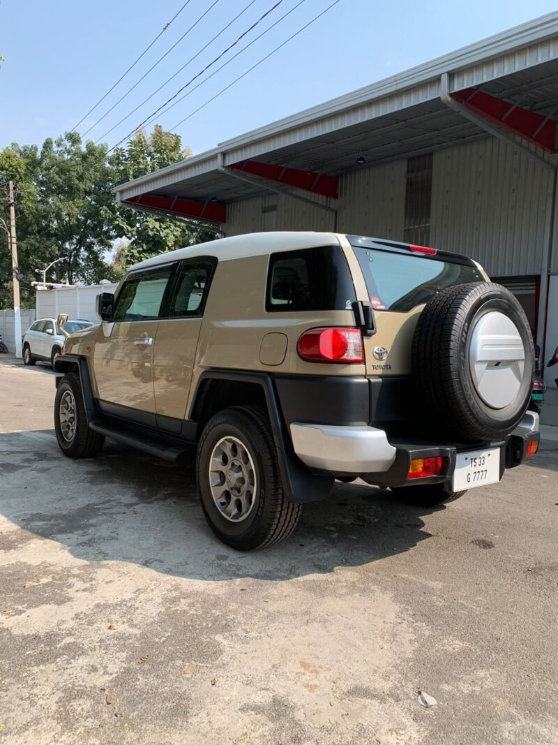 FJ Cruiser, photo 10 of 21