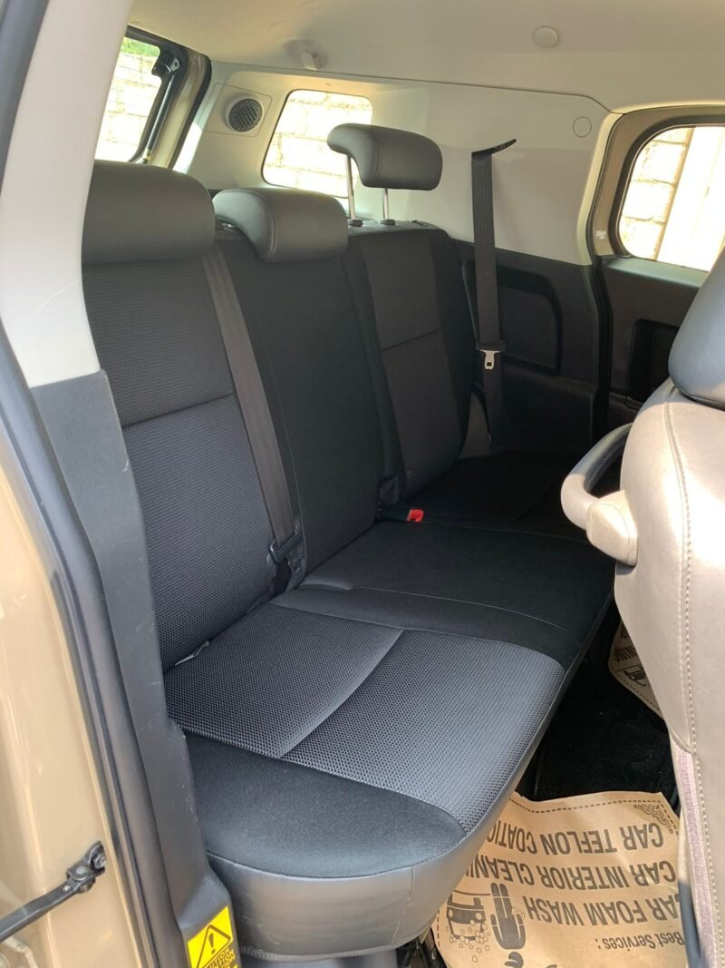 FJ Cruiser, photo 18 of 21