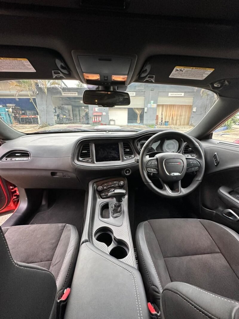Dodge Challenger, photo 6 of 9