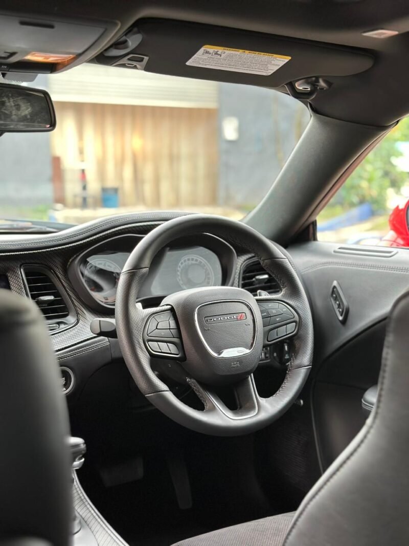 Dodge Challenger, photo 8 of 9
