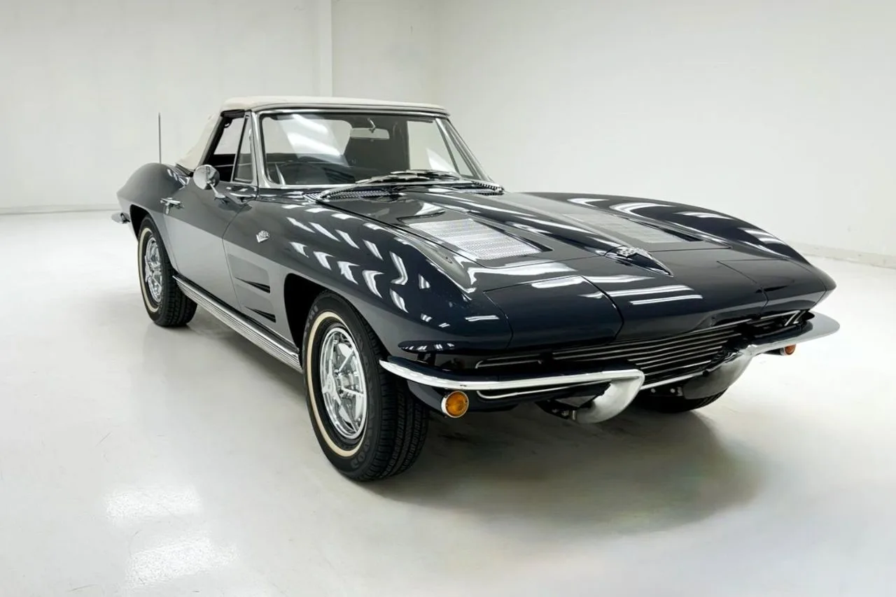 Chevrolet Corvette Stingray_ Iconic Muscle Car