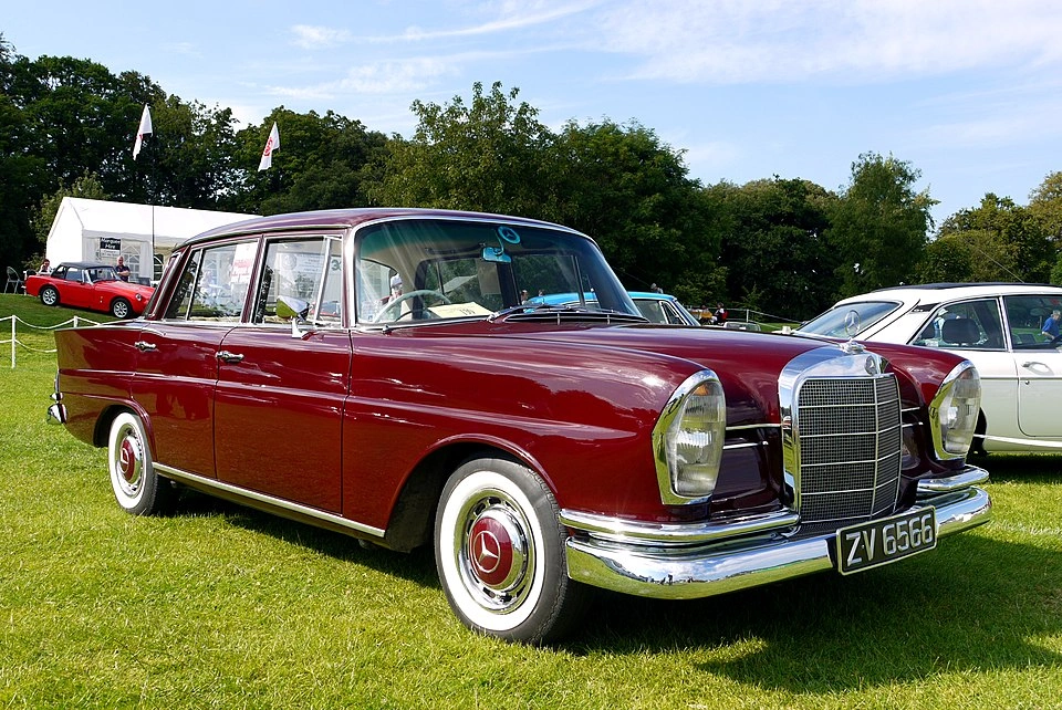 Mercedes W111