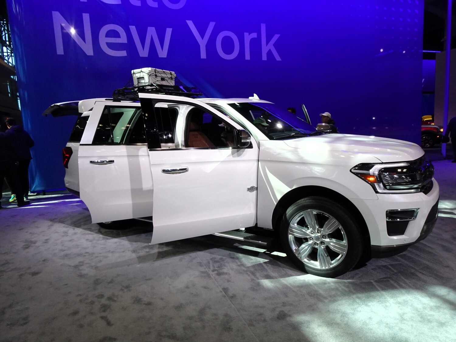 2024 Ford Expedition, photo 2 of 4