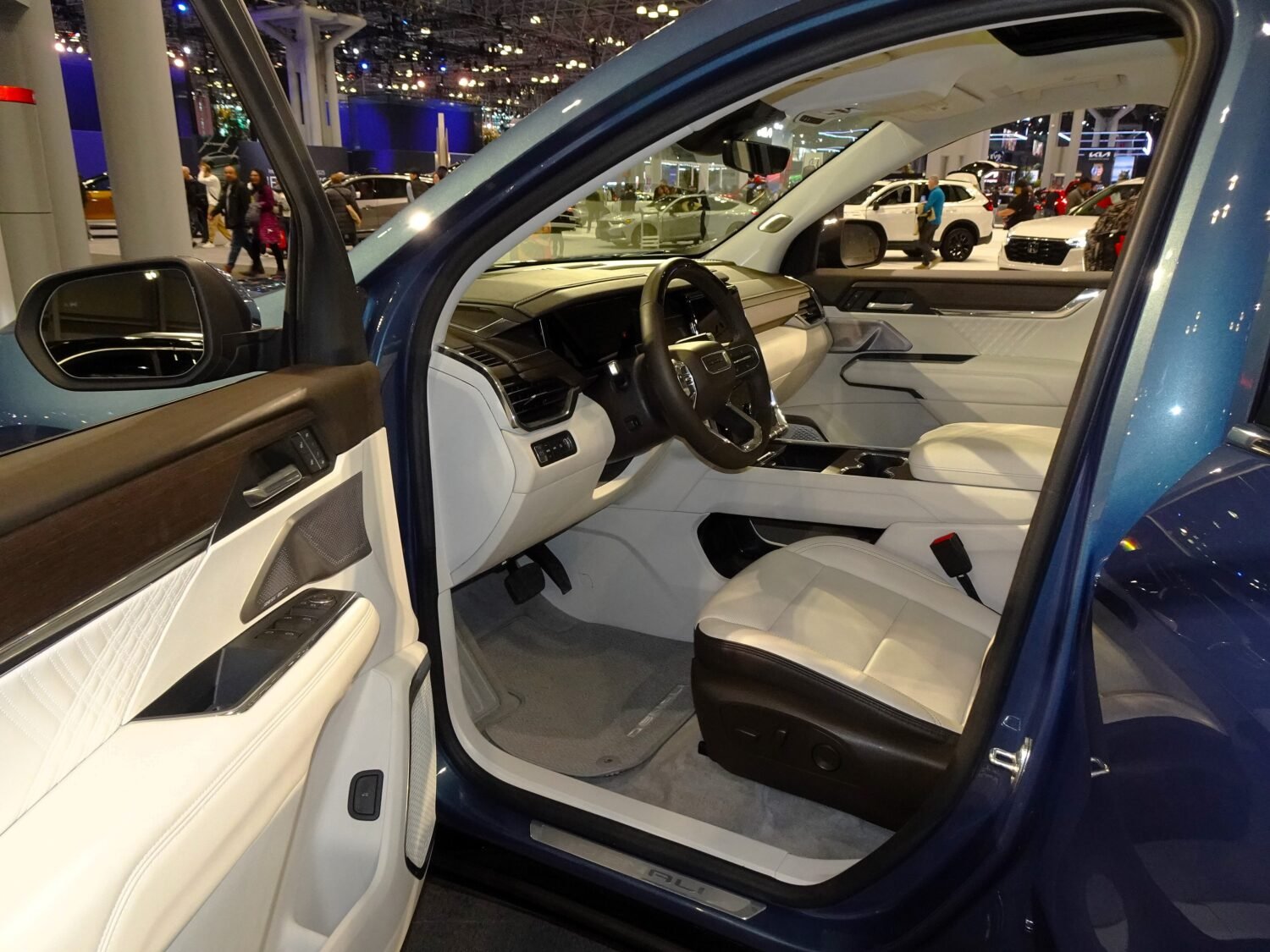 2024 GMC Acadia, photo 1 of 6