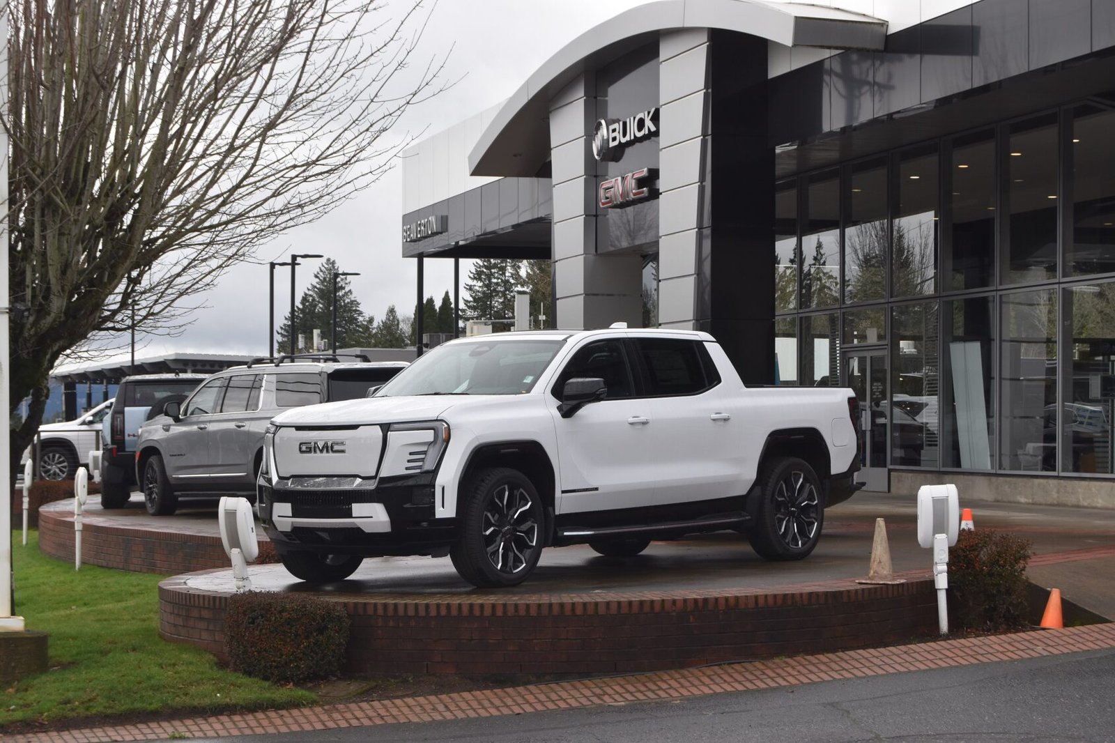 2024 GMC Sierra EV Denali, photo 1 of 6