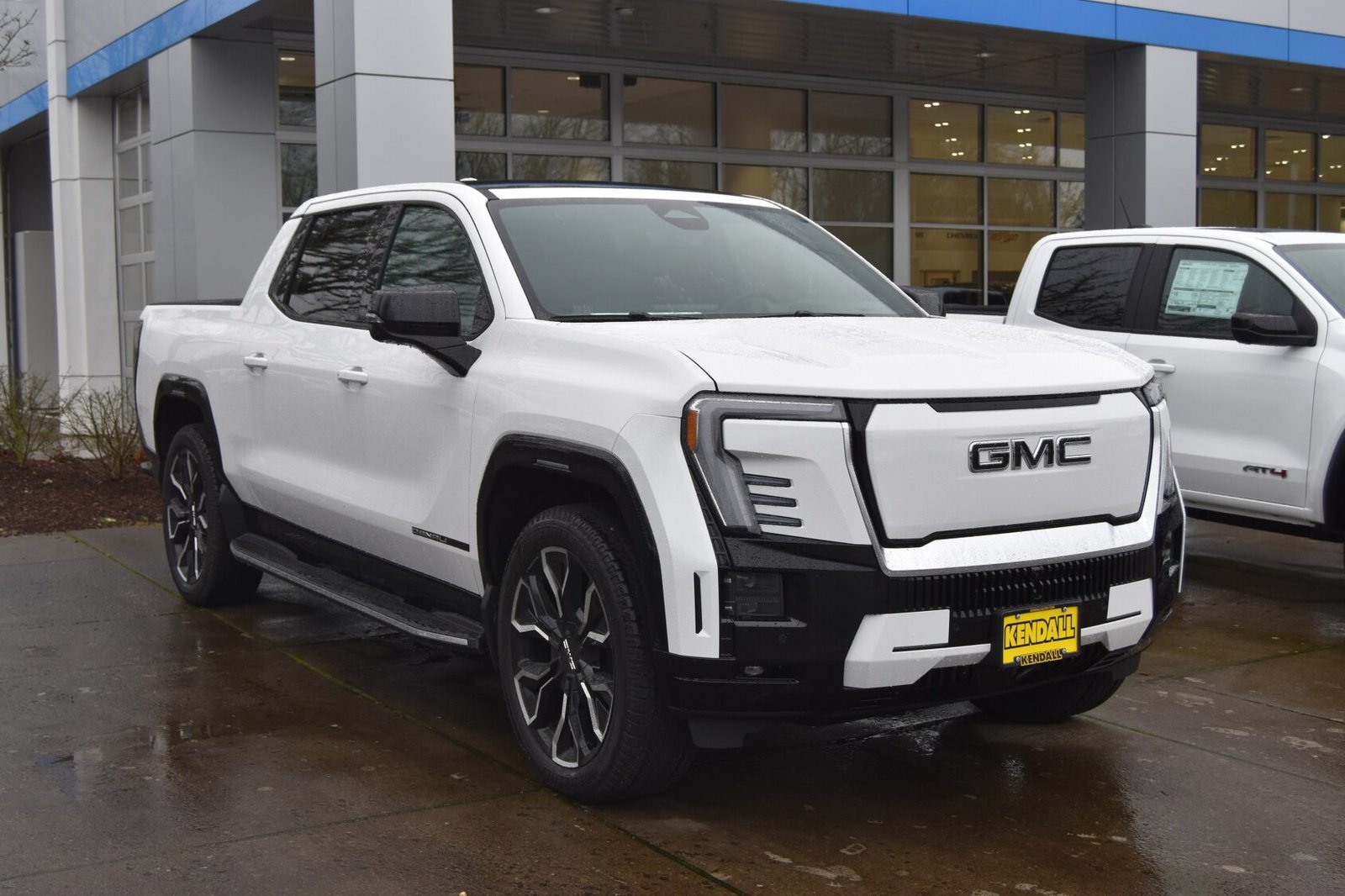 2024 GMC Sierra EV Denali, photo 2 of 6