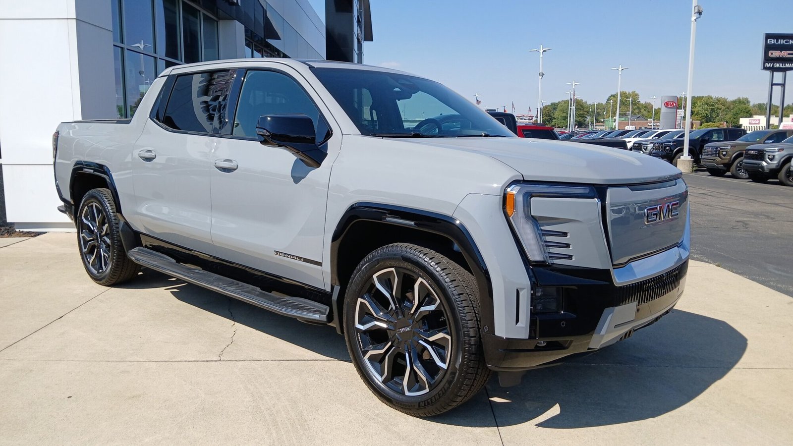 2024 GMC Sierra EV Denali, photo 6 of 6