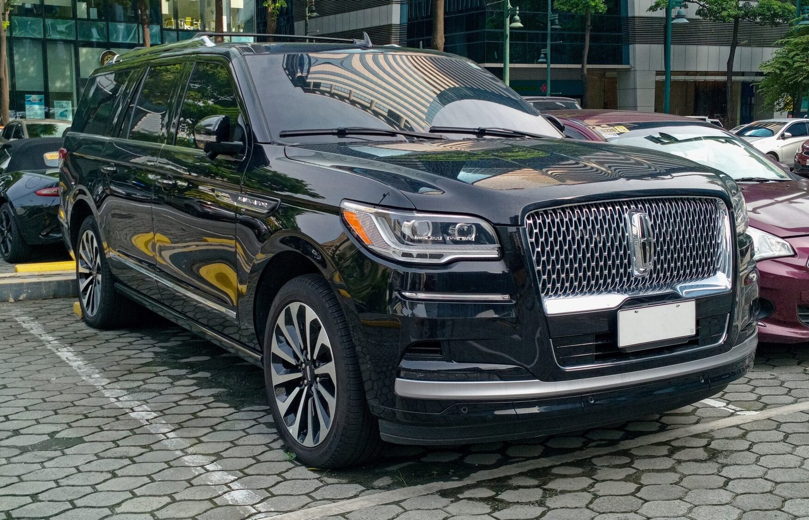 2024 Lincoln Navigator, photo 3 of 6