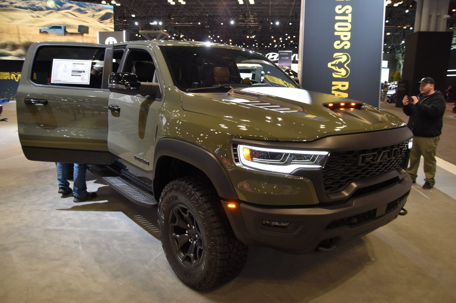 2024 RAM 1500 RHO, photo 2 of 7