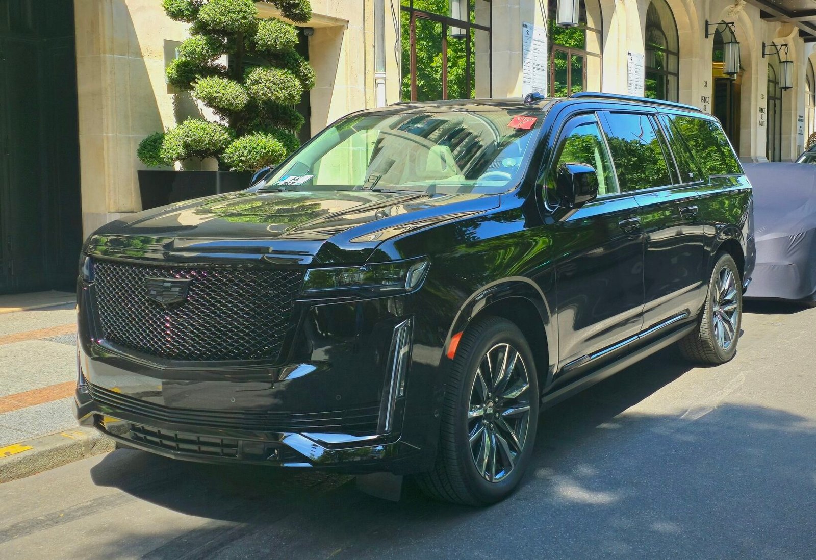 2025 Cadillac Escalade, photo 3 of 4