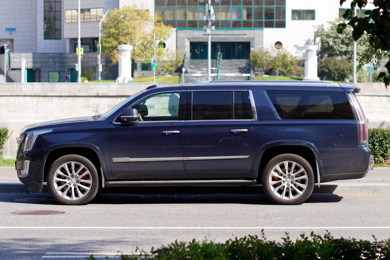 2025 Cadillac Escalade IQL, photo 4 of 7