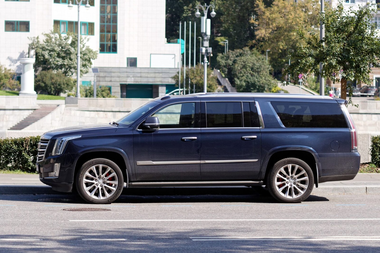 2025 Cadillac Escalade IQL, photo 5 of 7
