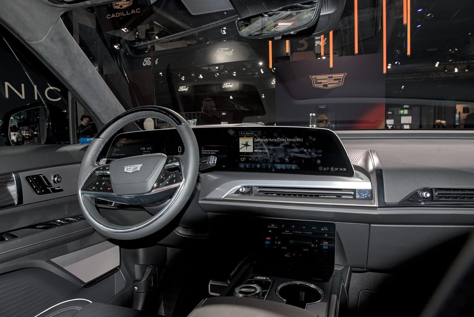 2025 Cadillac VISTIQ, photo 1 of 7