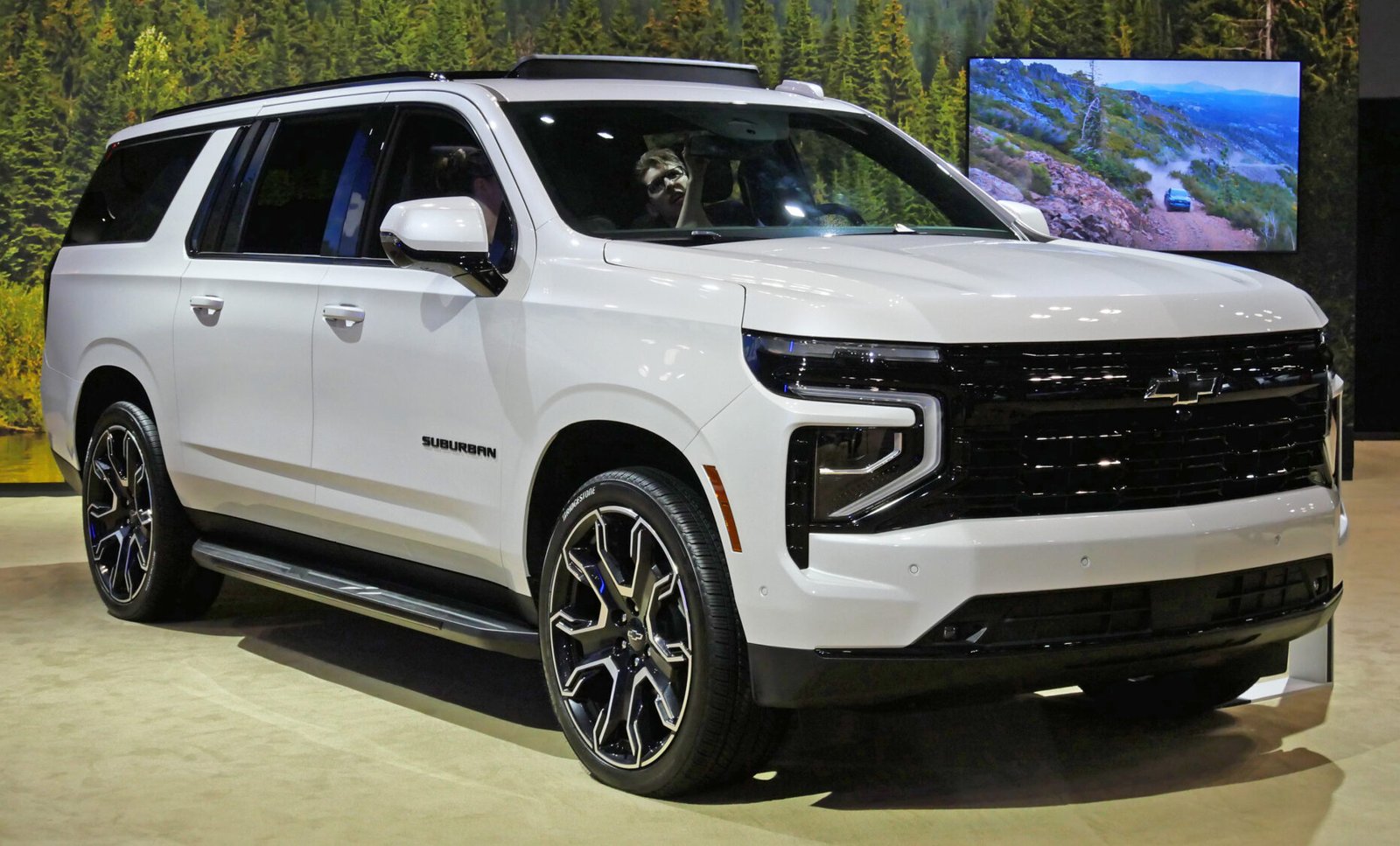 2025 Chevrolet Suburban, photo 7 of 7