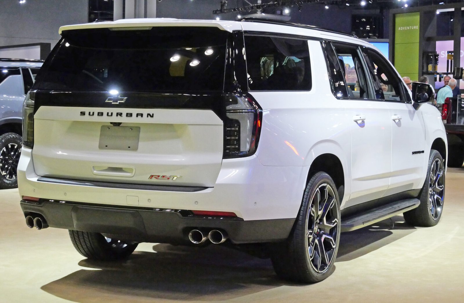 2025 Chevrolet Suburban, photo 3 of 7