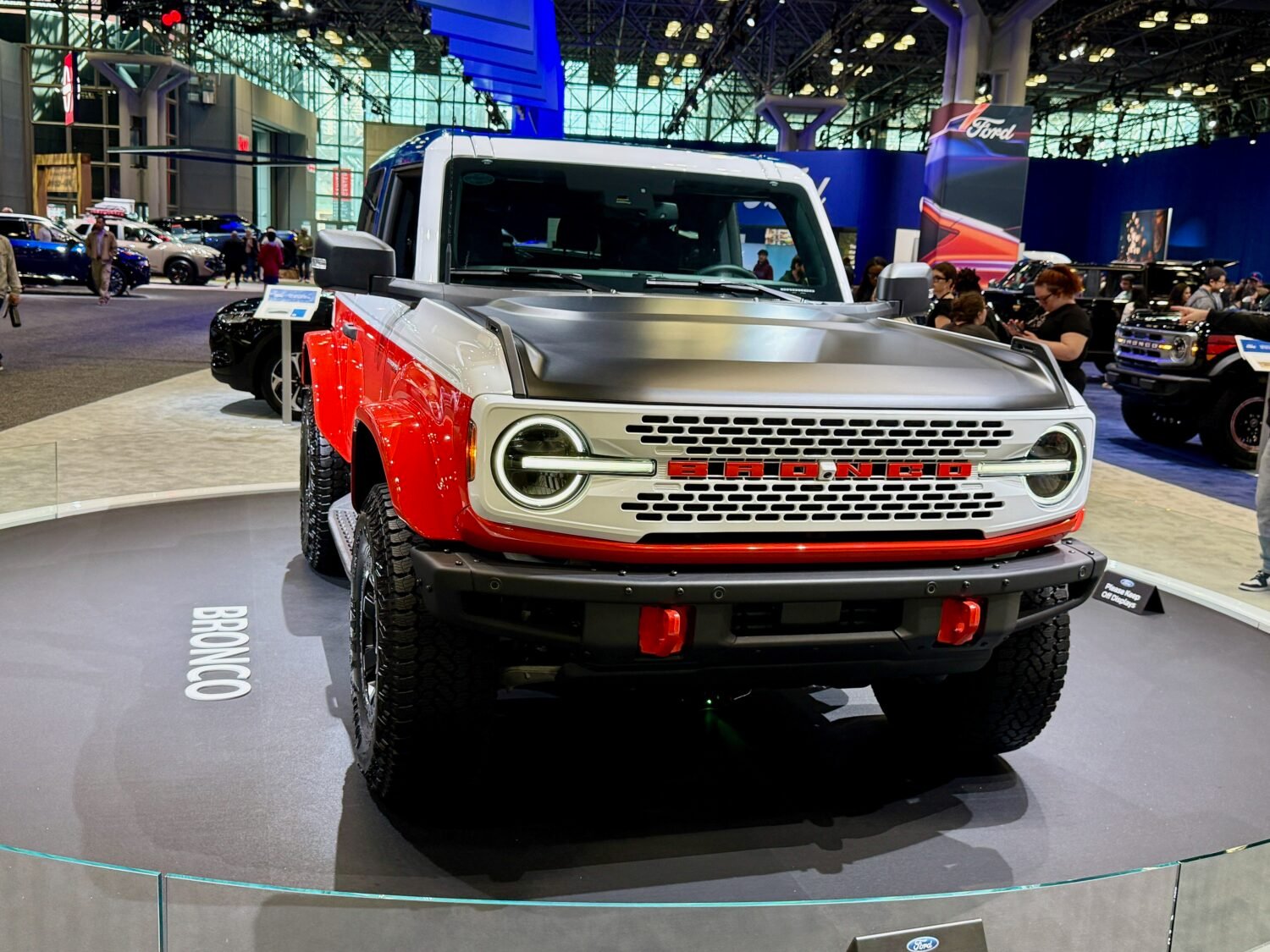 2025 Ford Bronco, photo 1 of 7