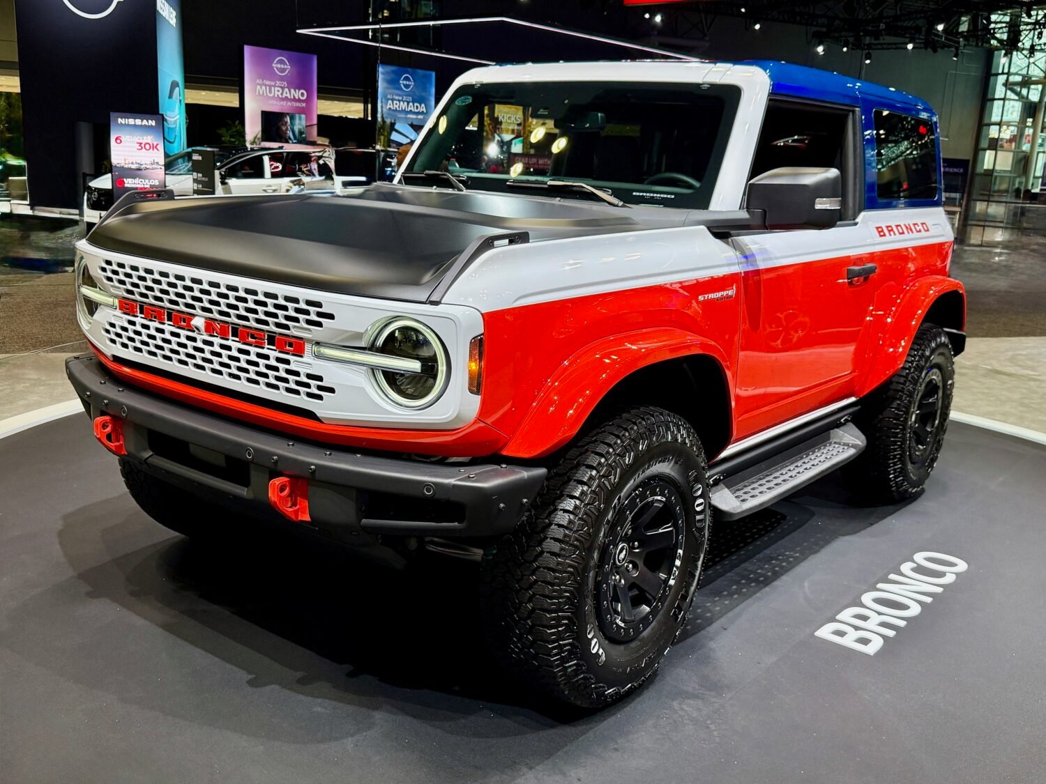 2025 Ford Bronco, photo 2 of 7