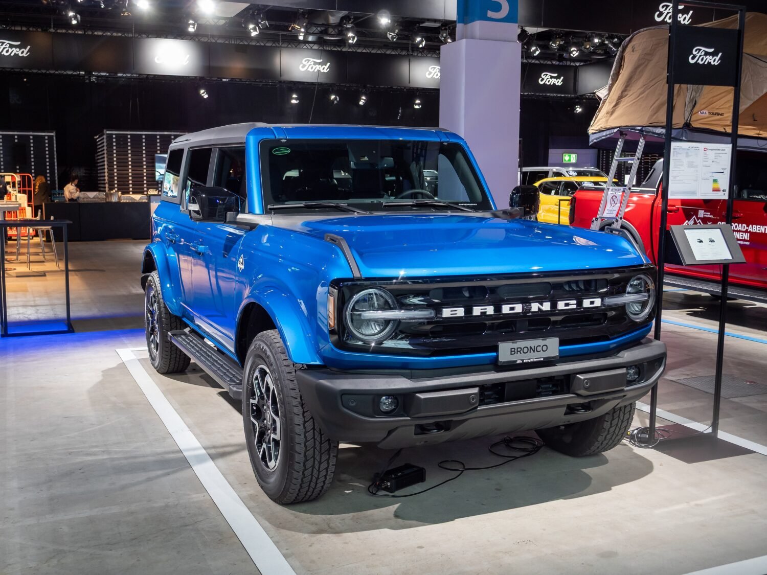 2025 Ford Bronco, photo 3 of 7