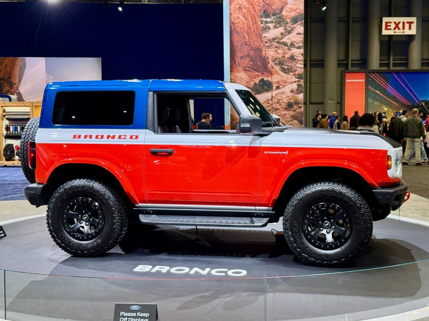 2025 Ford Bronco, photo 4 of 7