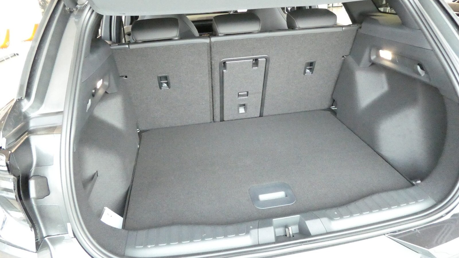 2025 Ford Explorer, photo 4 of 7
