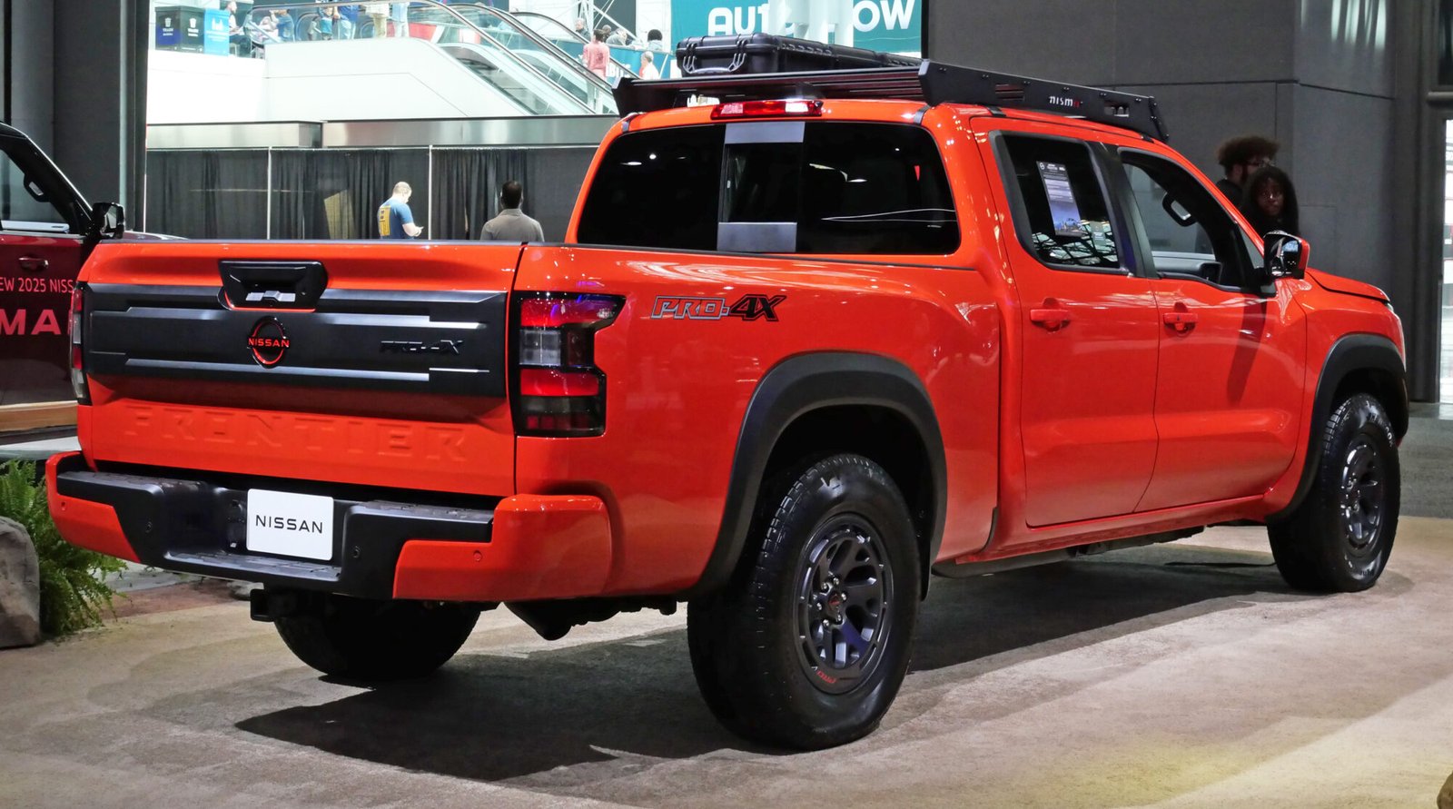 2025 Nissan Frontier Pro, photo 1 of 7