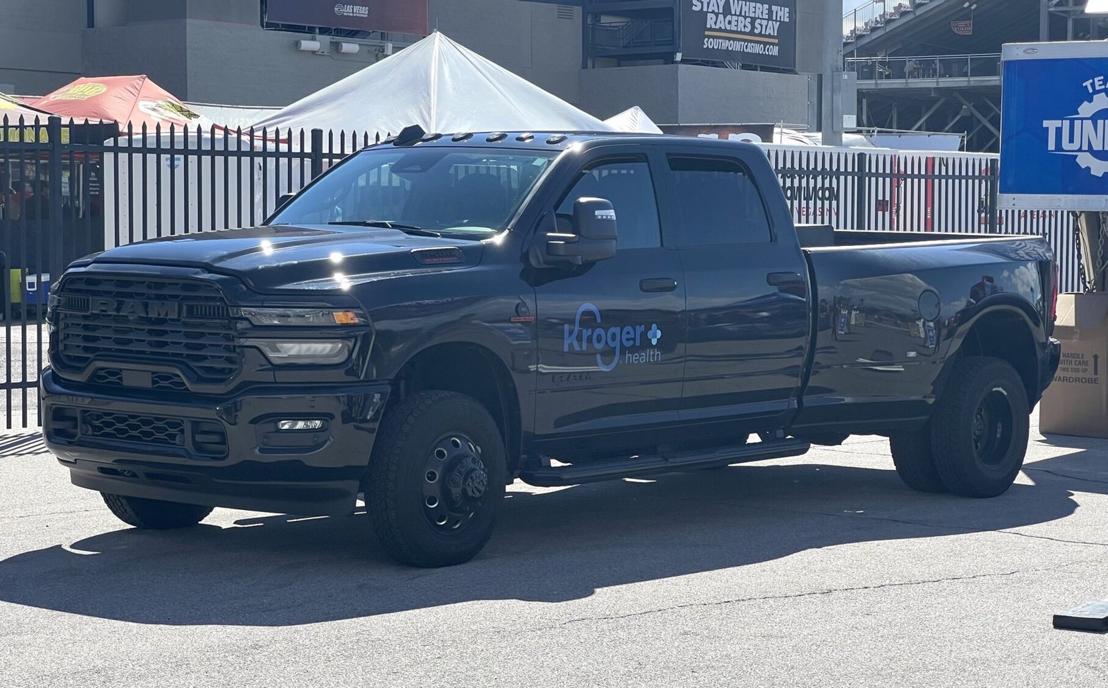 2025 RAM 3500/4500/5500 Chassis Cab, photo 3 of 7