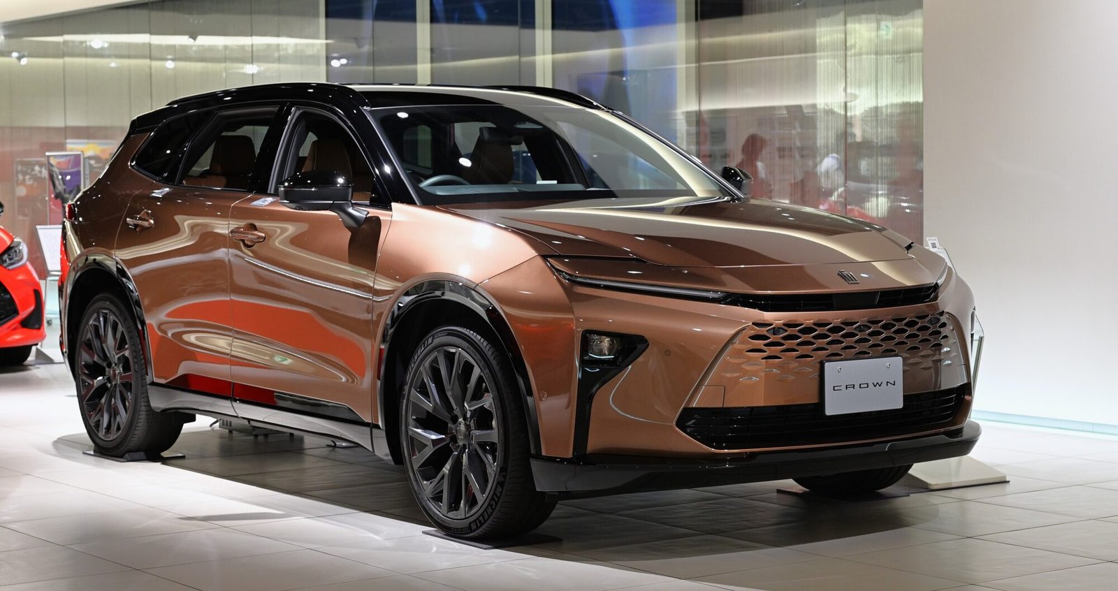 2025 Toyota Crown Estate, photo 2 of 6