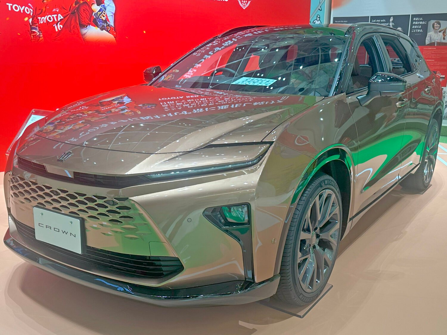 2025 Toyota Crown Estate, photo 4 of 6