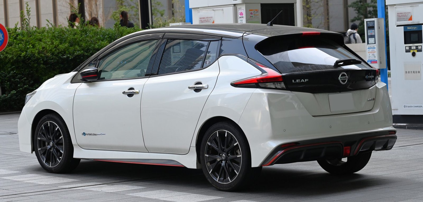 2026 Nissan LEAF NISMO, photo 4 of 6